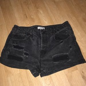 BLACK FOREVER 21 JEAN SHORTS // SIZE 30
